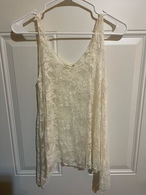 Sleeveless Lace Tank Top in Cream